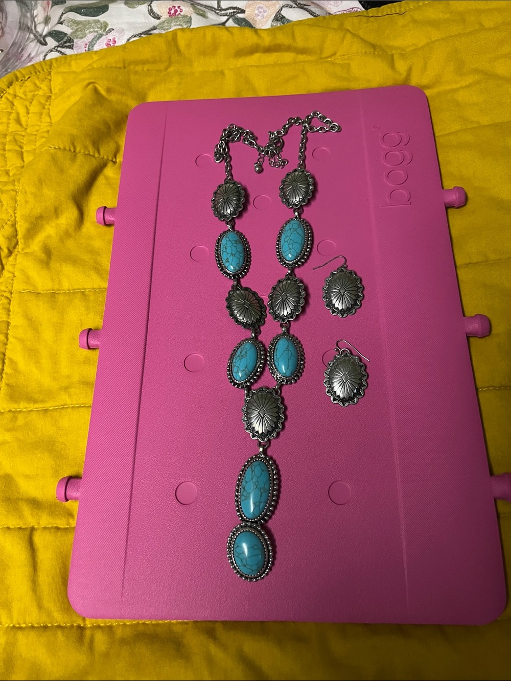 Source Unknown Turquoise and Silver Southwestern Necklace & Earrings Set costume